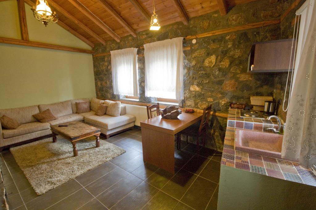 Onar Guesthouse Палайос-Агиос-Атанасиос Экстерьер фото